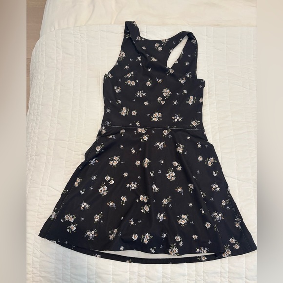 EUC Reformation Bella Ecomove Active Dress In Daisy - Picture 5 of 7